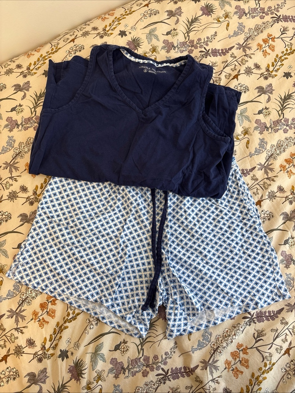 Carole Hochman sz S ladies cotton V-Neck Top with Blue Patterned lounge shorts